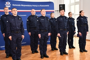 Policjanci podczas ślubowania w auli Komendy Wojewódzkiej Policji w Rzeszowie.