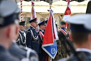 Policjanci i funkcjonariusze innych służb podczas obchodów