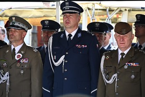 Policjanci i funkcjonariusze innych służb podczas obchodów