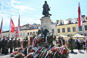 Policjanci i funkcjonariusze innych służb podczas obchodów