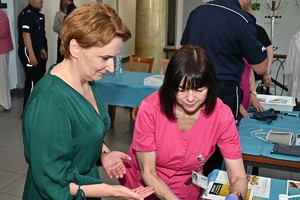 Osoby uczestniczące w konferencji prozdrowotnej w Komendzie Wojewódzkiej Policji w Rzeszowie.