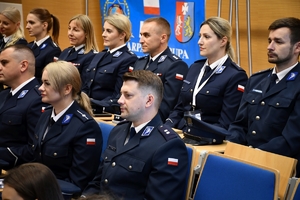 Policjanci oraz uczestnicy konferencji w auli Politechniki Rzeszowskiej podczas wykładów