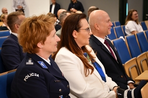 Policjanci oraz uczestnicy konferencji w auli Politechniki Rzeszowskiej podczas wykładów