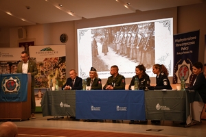 Policjanci oraz uczestnicy konferencji w auli Politechniki Rzeszowskiej podczas wykładów