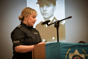 Policjanci oraz uczestnicy konferencji w auli Politechniki Rzeszowskiej podczas wykładów