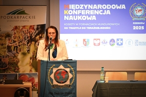 Policjanci oraz uczestnicy konferencji w auli Politechniki Rzeszowskiej podczas wykładów