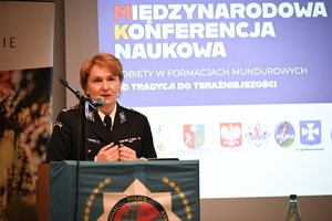 Policjanci oraz uczestnicy konferencji w auli Politechniki Rzeszowskiej podczas wykładów