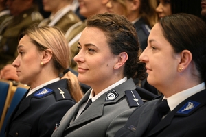 Policjanci oraz uczestnicy konferencji w auli Politechniki Rzeszowskiej podczas wykładów