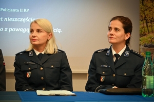 Policjanci oraz uczestnicy konferencji w auli Politechniki Rzeszowskiej podczas wykładów