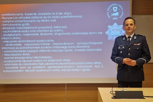 Policjanci oraz uczestnicy konferencji w auli Politechniki Rzeszowskiej podczas wykładów