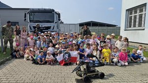 Przedszkolaki na spotkaniu z policyjnymi kontrterrorystami