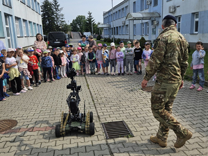 Przedszkolaki na spotkaniu z policyjnymi kontrterrorystami