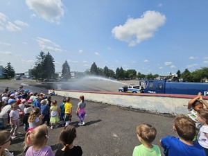 Przedszkolaki na spotkaniu z policyjnymi kontrterrorystami