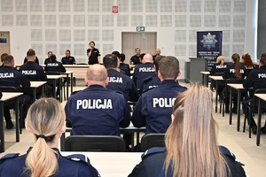 Rozpoczęcie kursu podoficerskiego, na zdjęciach kadra kierownicza i policjanci