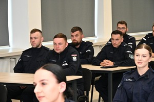 Rozpoczęcie kursu podoficerskiego, na zdjęciach kadra kierownicza i policjanci