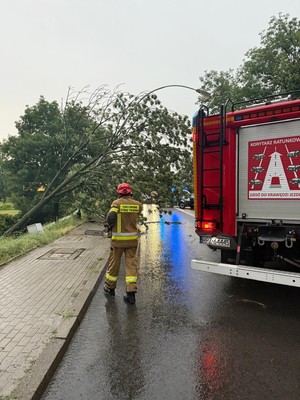 Podkarpaccy policjanci po przejściu burz – ewakuacja obozów harcerskich i wsparcie mieszkańców