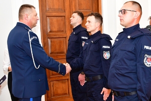 Policjanci i zaproszeni goście podczas uroczystego ślubowania w auli Komendy Wojewódzkiej Policji w Rzeszowie