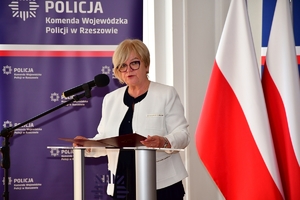 Policjanci i zaproszeni goście podczas uroczystego ślubowania w auli Komendy Wojewódzkiej Policji w Rzeszowie