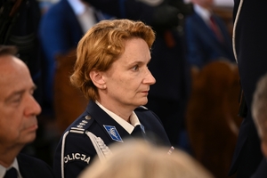 Policjanci i zaproszeni goście podczas uroczystej Mszy Świętej z okazji Święta Policji.