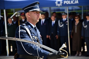 Policjanci i zaproszeni goście podczas powitania na uroczystości Święta Policji w Rzeszowie.