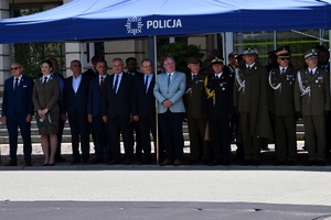 Policjanci i zaproszeni goście podczas uroczystości Święta Policji w Rzeszowie.