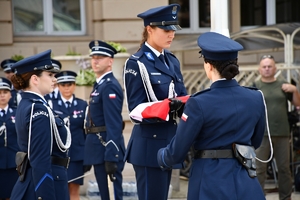 Policjanci i zaproszeni goście podczas uroczystości Święta Policji w Rzeszowie.