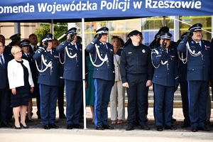 Policjanci i zaproszeni goście podczas uroczystości Święta Policji w Rzeszowie.
