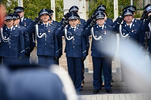 Policjanci i zaproszeni goście podczas uroczystości Święta Policji w Rzeszowie.