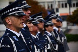 Policjanci i zaproszeni goście podczas uroczystości Święta Policji w Rzeszowie.