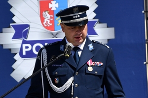 Policjanci i zaproszeni goście podczas uroczystości Święta Policji w Rzeszowie.