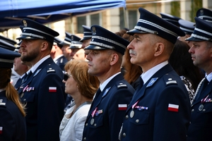Policjanci i zaproszeni goście podczas uroczystości Święta Policji w Rzeszowie.
