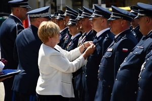 Policjanci i zaproszeni goście podczas uroczystości Święta Policji w Rzeszowie.