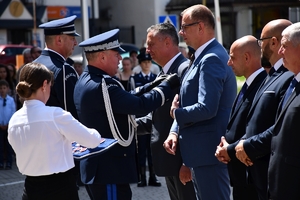 Policjanci i zaproszeni goście podczas uroczystości Święta Policji w Rzeszowie.