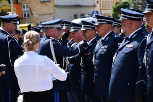 Policjanci i zaproszeni goście podczas uroczystości Święta Policji w Rzeszowie.