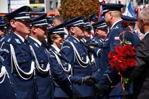 Policjanci i zaproszeni goście podczas uroczystości Święta Policji w Rzeszowie.