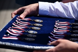 Policjanci i zaproszeni goście podczas uroczystości Święta Policji w Rzeszowie.