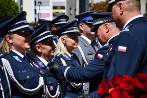 Policjanci i zaproszeni goście podczas uroczystości Święta Policji w Rzeszowie.
