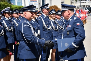 Policjanci i zaproszeni goście podczas uroczystości Święta Policji w Rzeszowie.