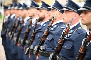 Policjanci i zaproszeni goście podczas uroczystości Święta Policji w Rzeszowie.