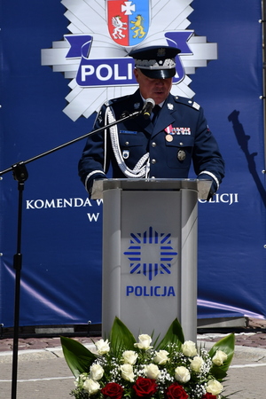 Policjanci i zaproszeni goście podczas uroczystości Święta Policji w Rzeszowie.