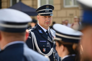 Policjanci i zaproszeni goście podczas uroczystej Mszy Świętej z okazji Święta Policji.