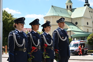 Policjanci i zaproszeni goście podczas uroczystej Mszy Świętej z okazji Święta Policji.