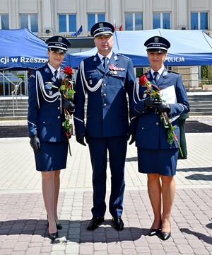 Policjanci i zaproszeni goście podczas uroczystej Mszy Świętej z okazji Święta Policji.