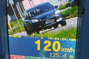 Zdjęcie z policyjnego miernika prędkości