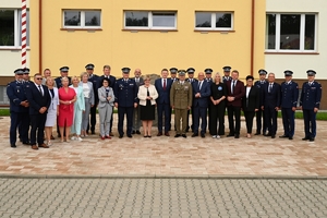 Uczestnicy uroczystości podpisania porozumienia ze szkołami średnimi - przedstawiciele Policji, Straży Granicznej, szkół i starostw powiatowych.