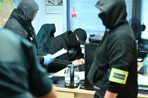 Policjanci podczas czynności służbowych