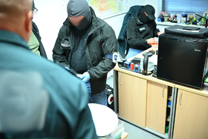 Policjanci podczas czynności służbowych