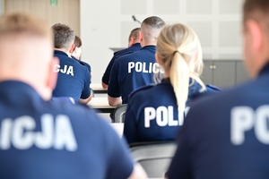 Policjanci podczas zakończenia szkolenia w auli OPP w Rzeszowie