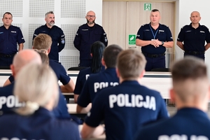 Policjanci podczas zakończenia szkolenia w auli OPP w Rzeszowie