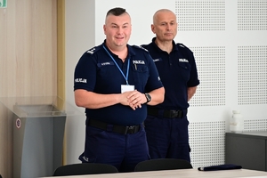 Policjanci podczas zakończenia szkolenia w auli OPP w Rzeszowie